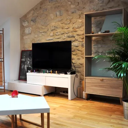 Apartment Charming In *